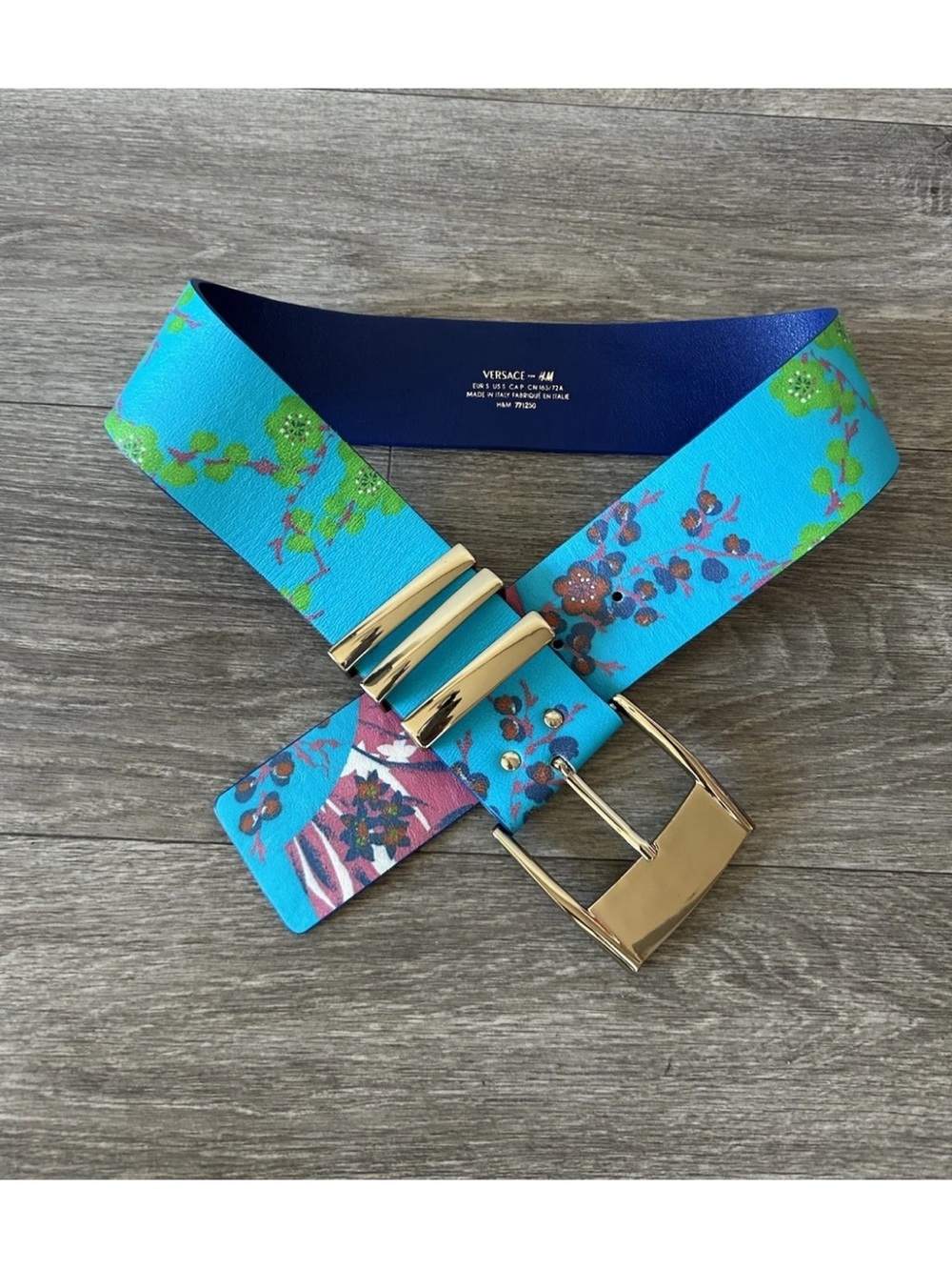 WOMEN'S VERSACE FOR H & M MADE IN ITALY BLUE/GREEN FLORAL LEATHER BELT SIZE S.